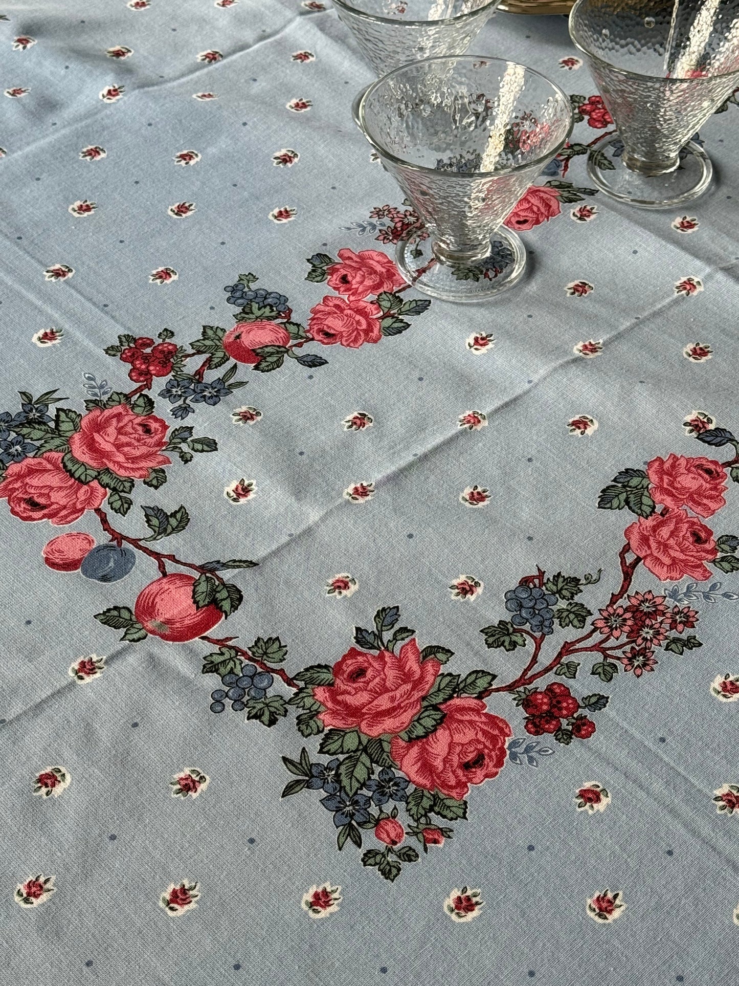 Rose table cloth