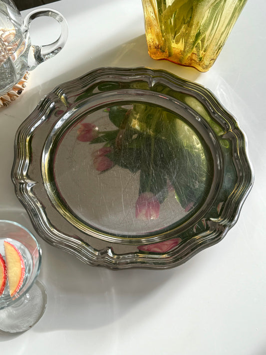 Wavy steel dishes