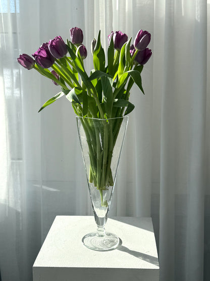 Vase on foot