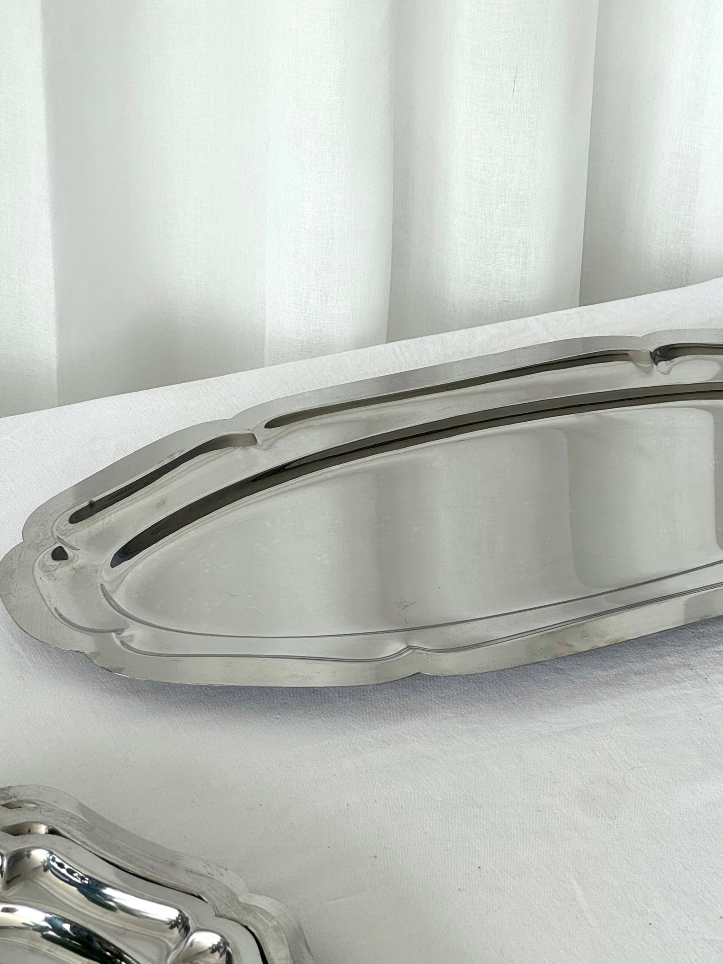 Ruffled Italian dishes slim