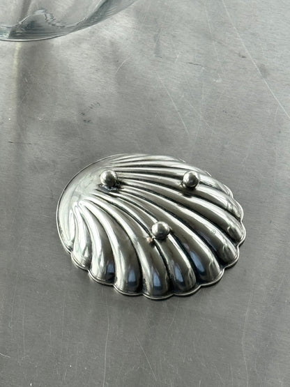 Silver plated clam