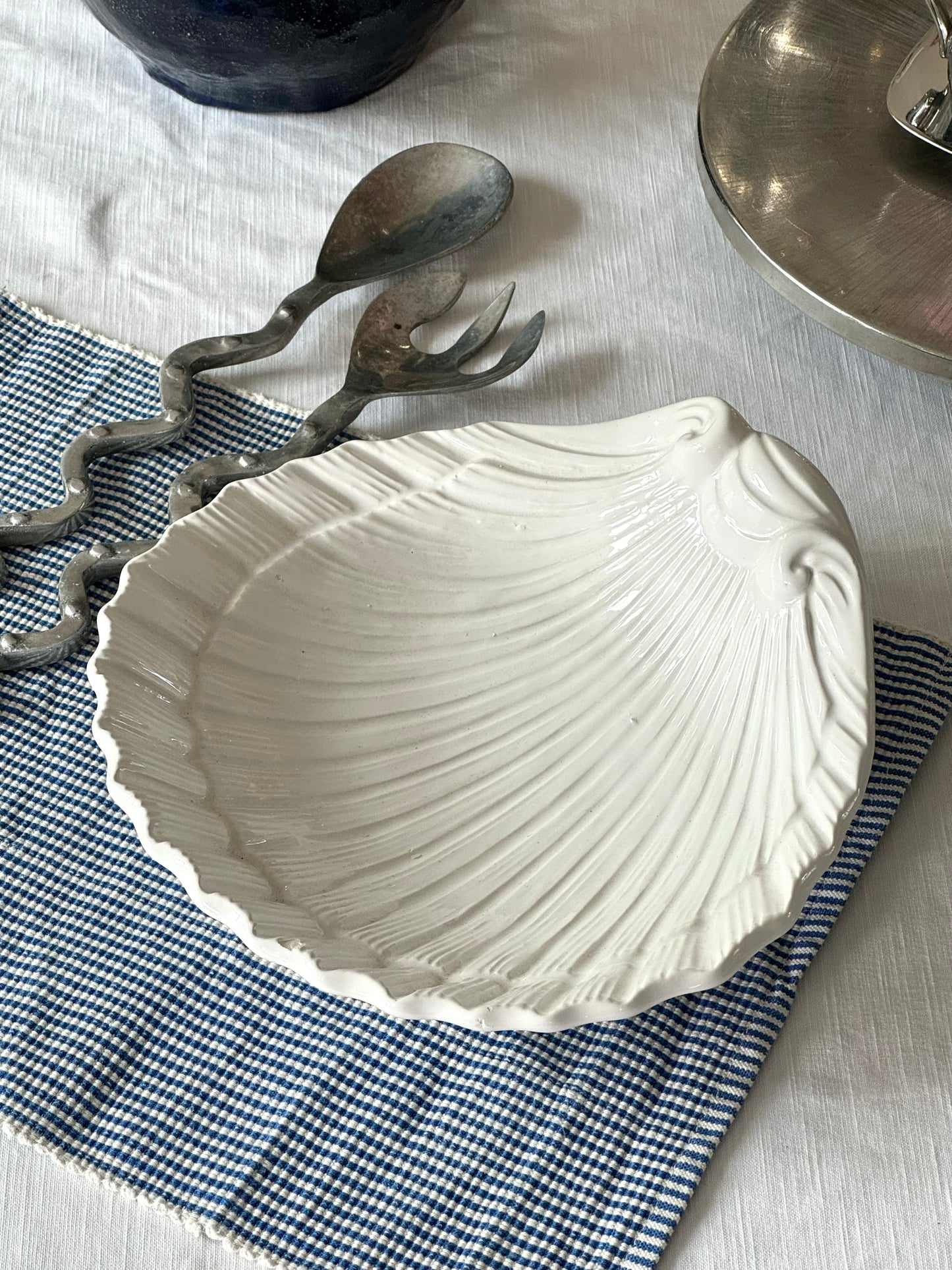 Ceramic clam bowl