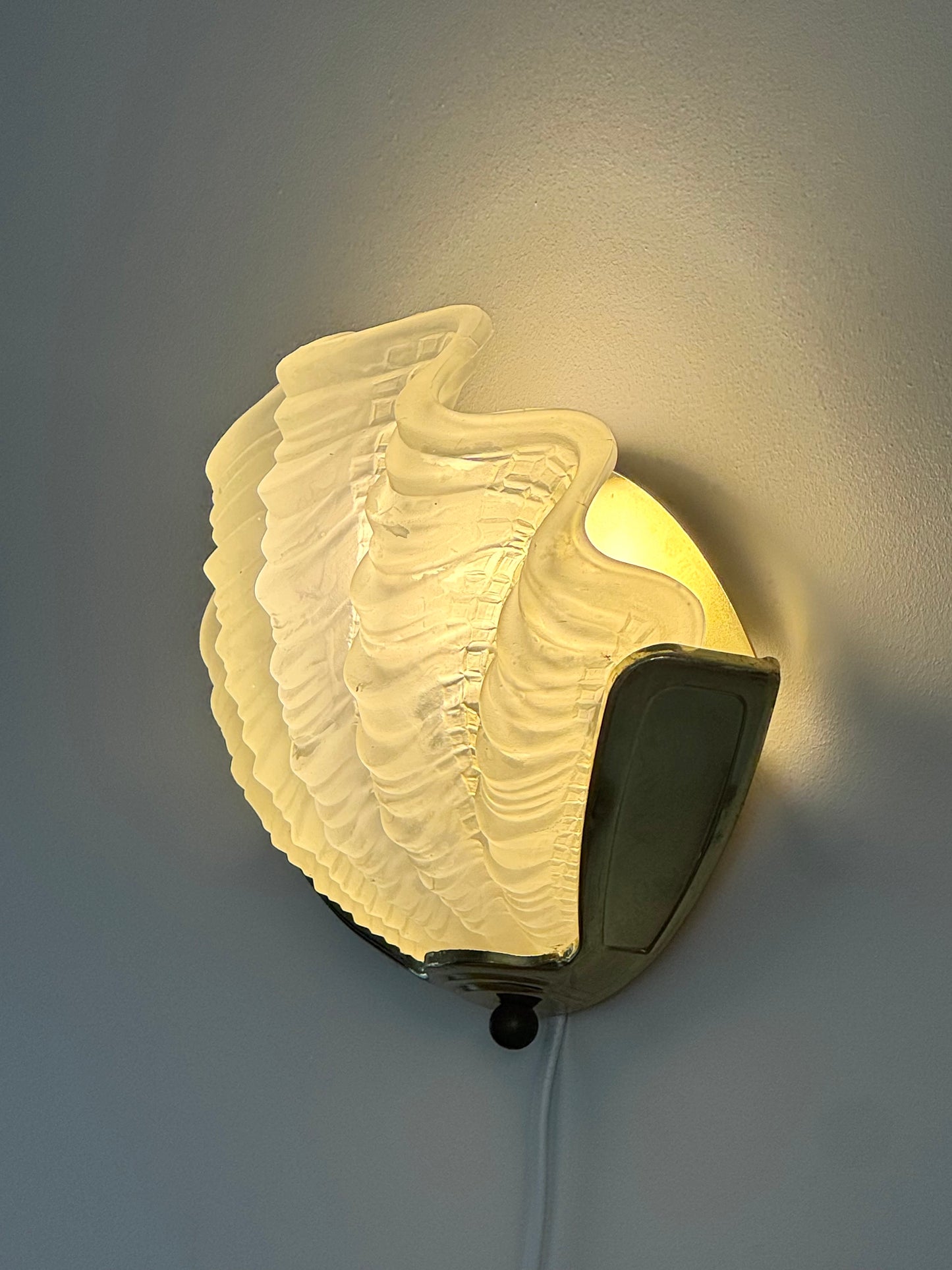 Art deco clam lamp