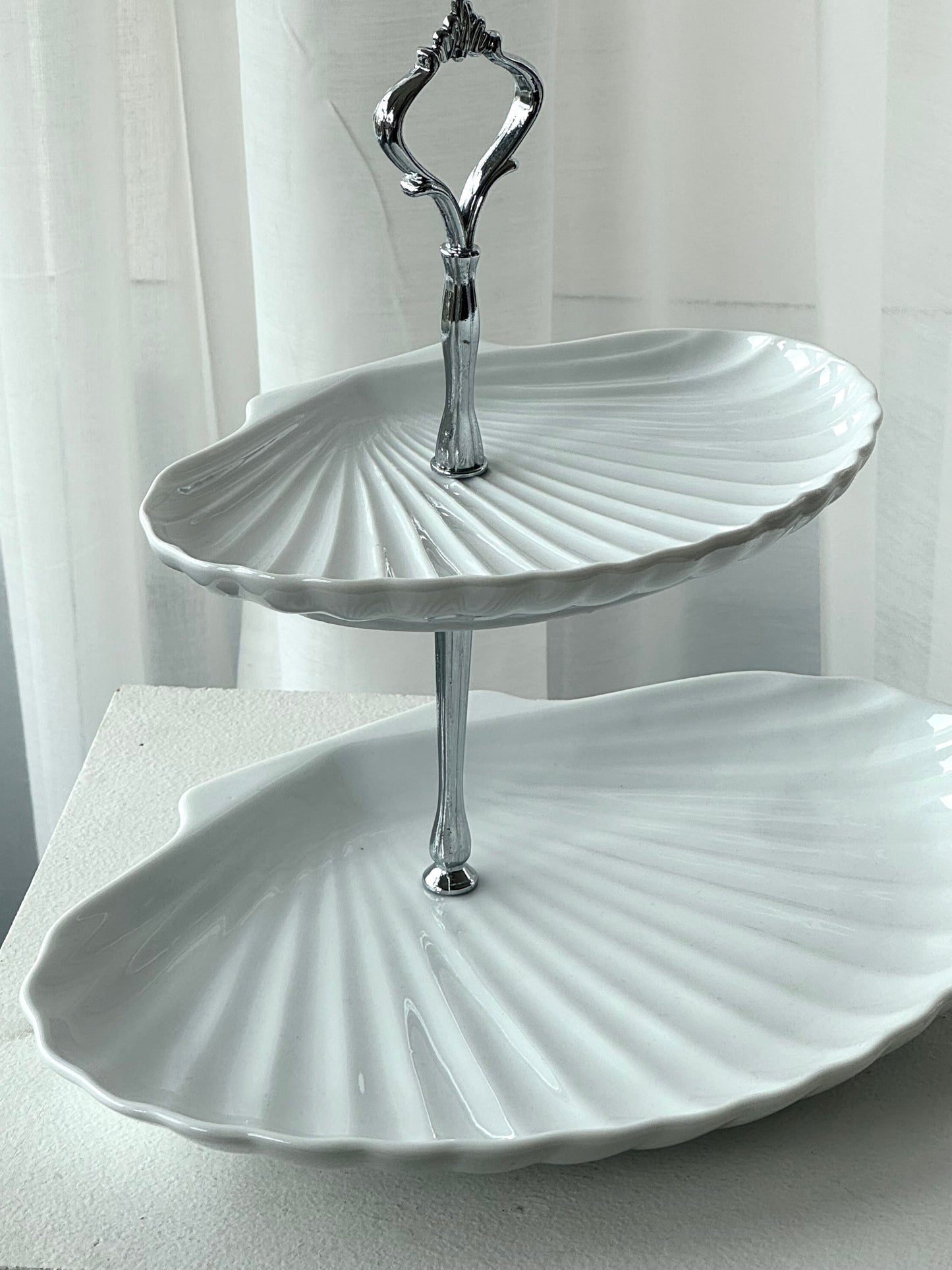 Porcelain etagere