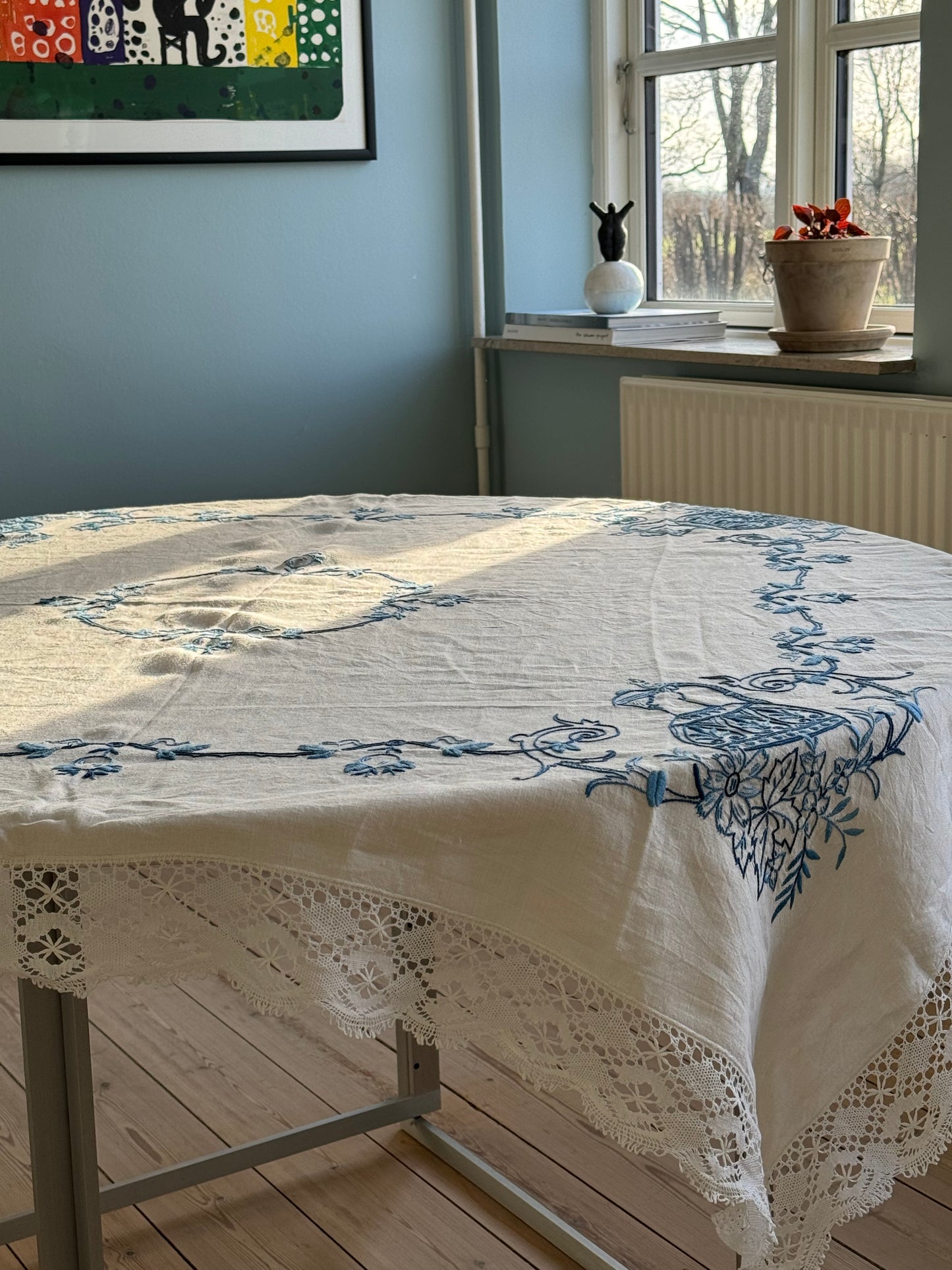 Blue detailed table cloth