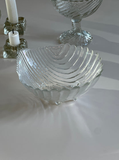 Clear clam bowl