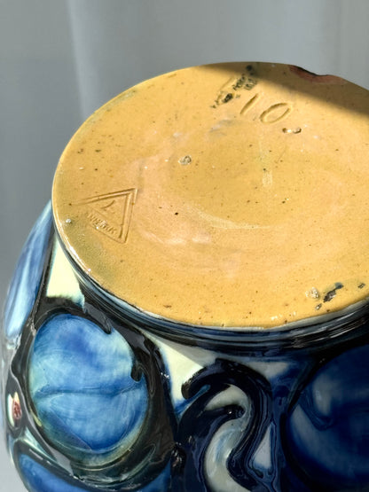 Annashaab vase