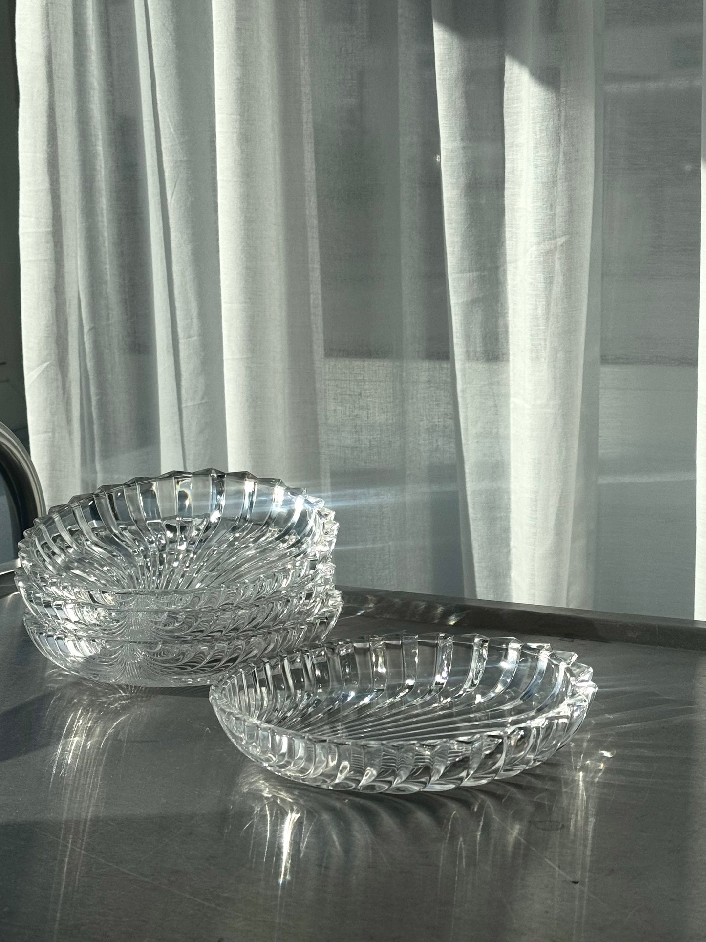 Crystal clam plates