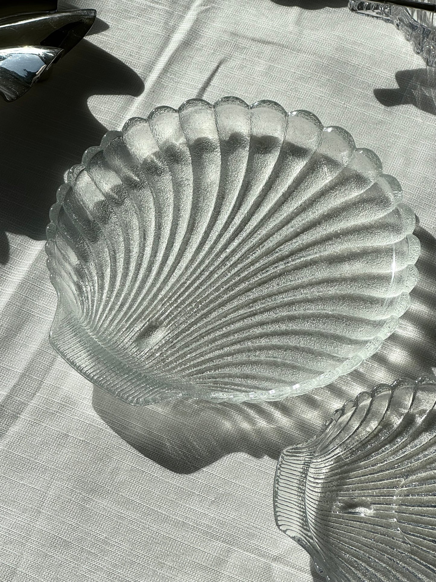 Glass clam plates