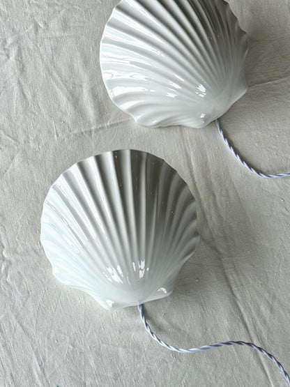 Porcelain clam lamp