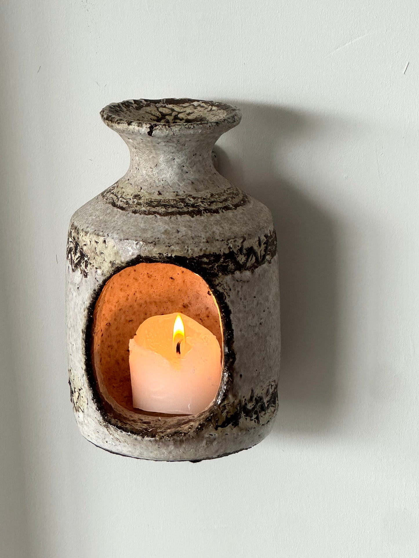 Wall hung candleholder