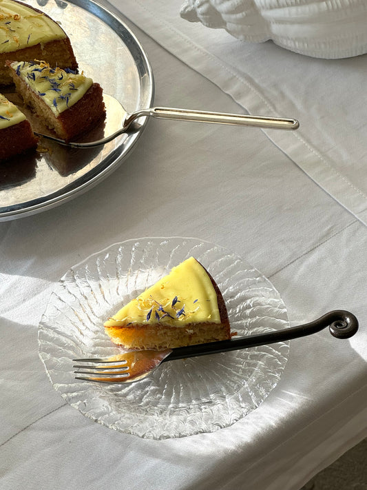 Glass cake plate