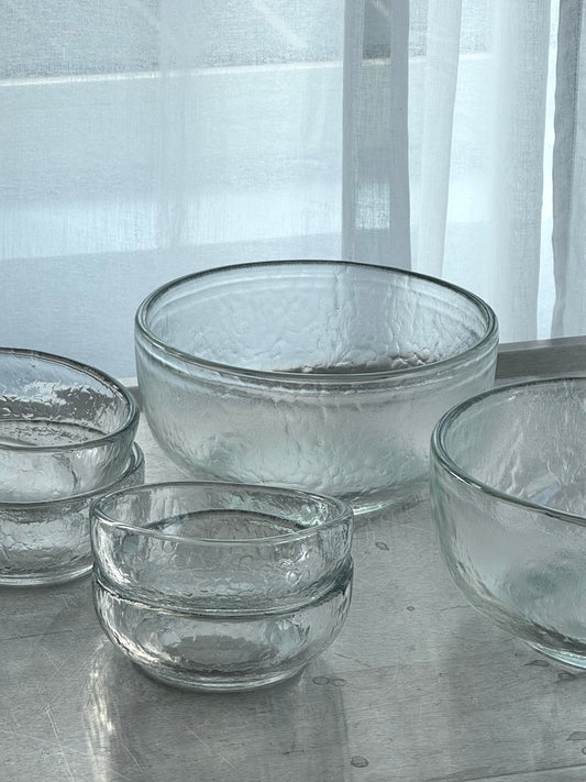 Structured glass bowls