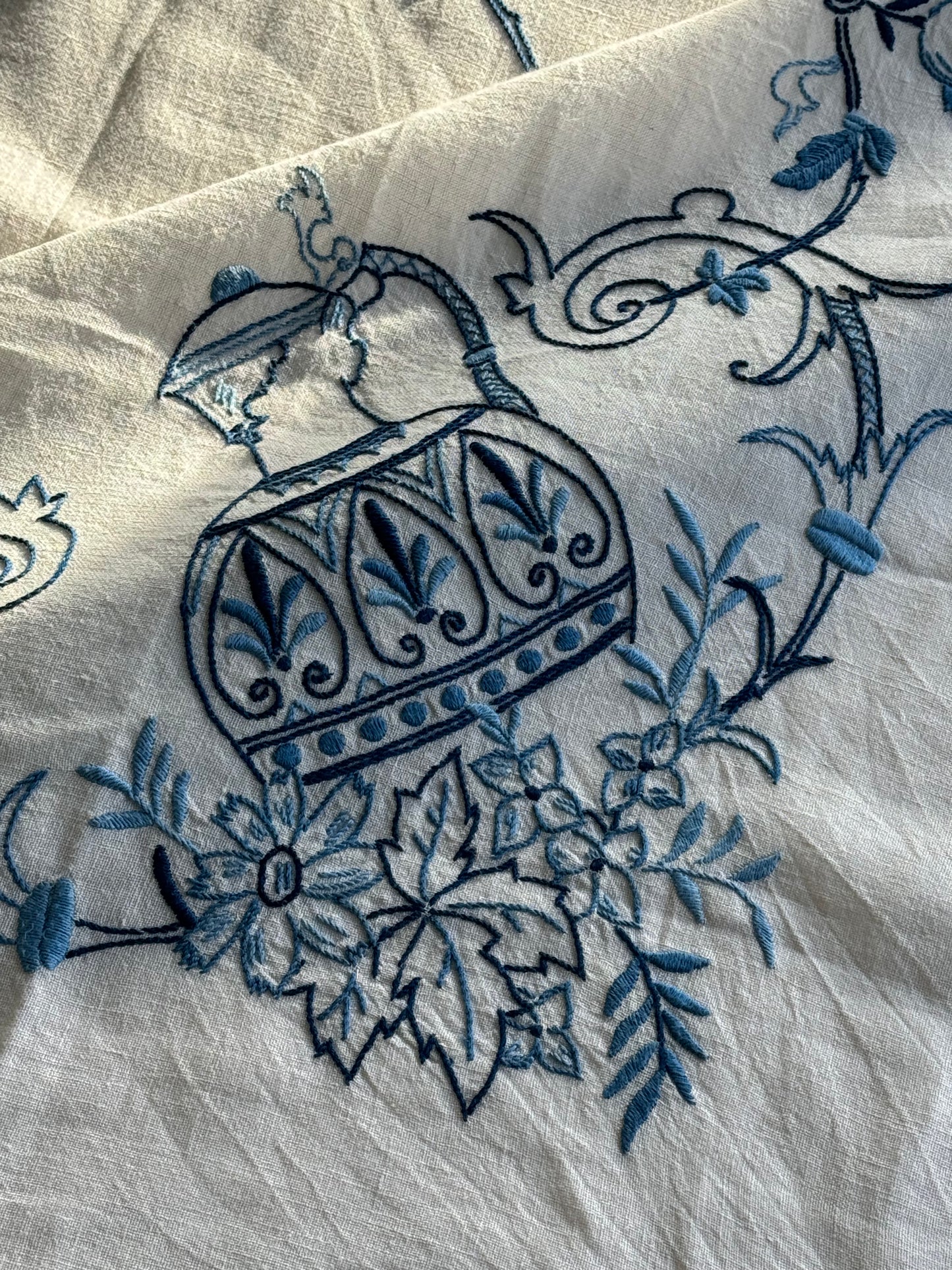 Blue detailed table cloth