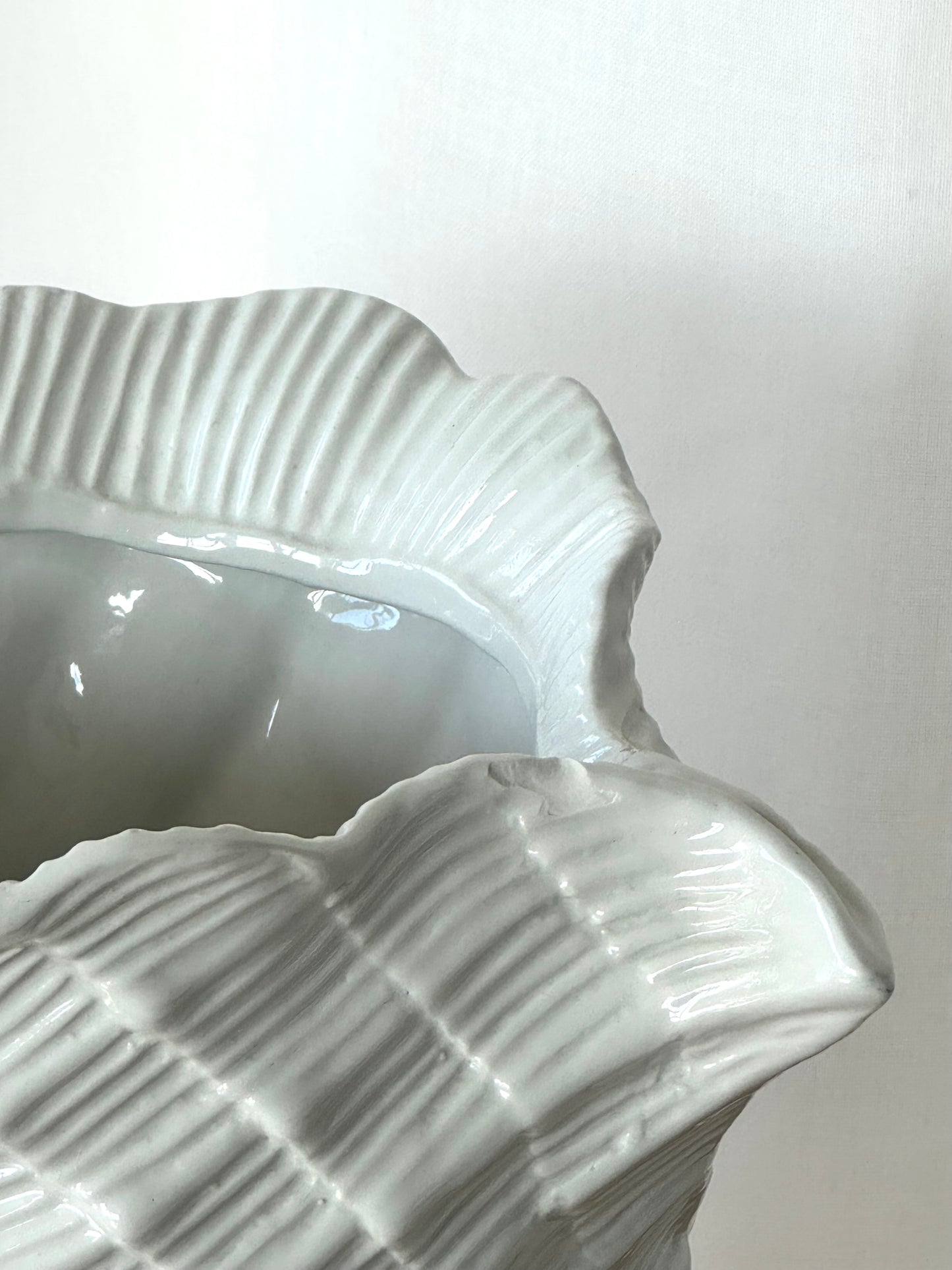 Ceramic clam pots