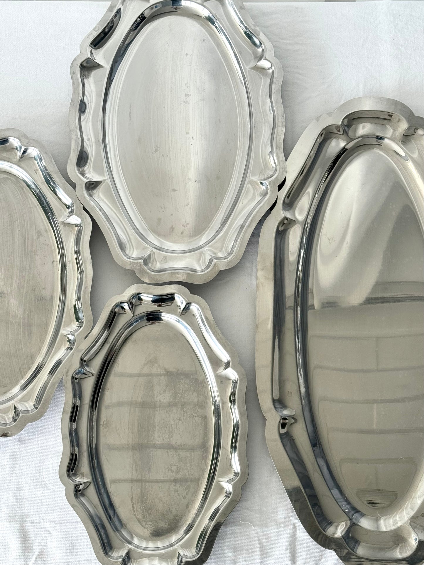 Ruffled Italian dishes slim