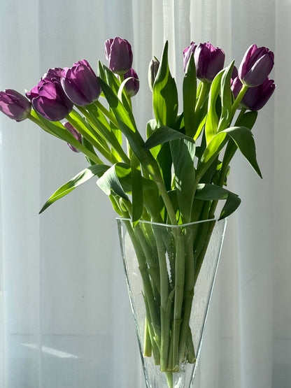 Vase on foot