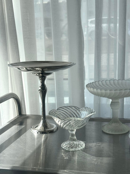 Glass bowl on foot