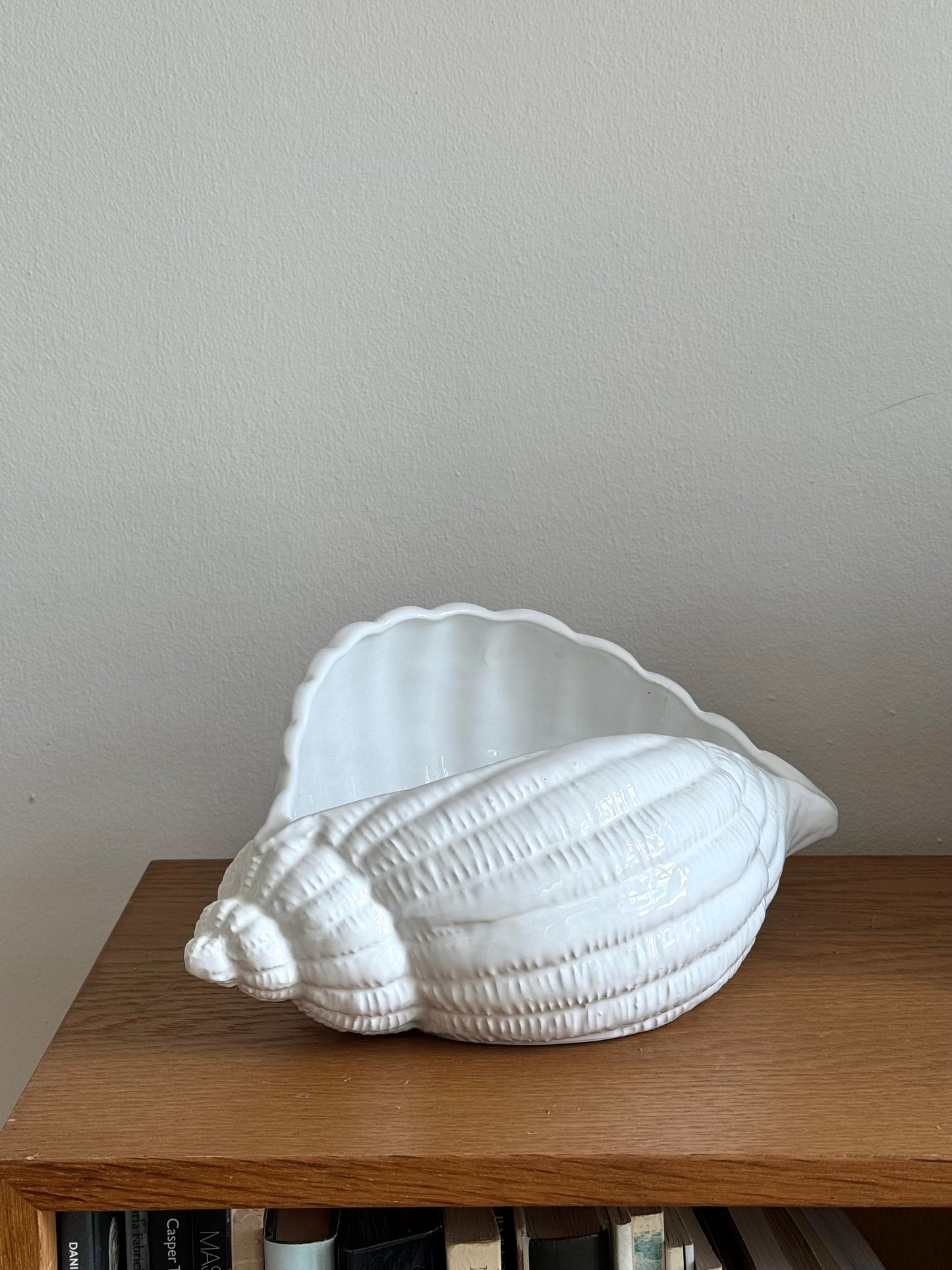 Ceramic clam bowl