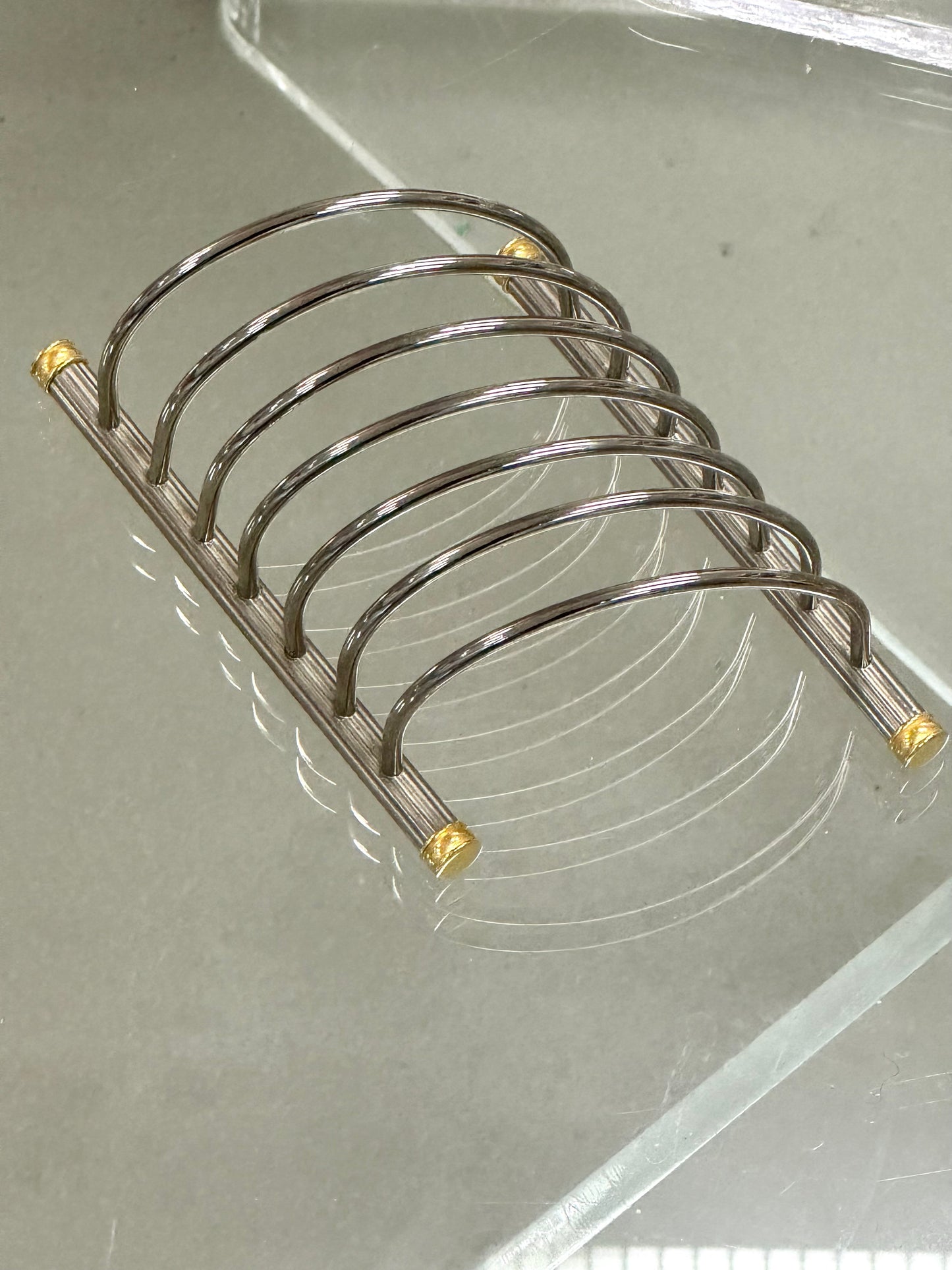 Breadholder