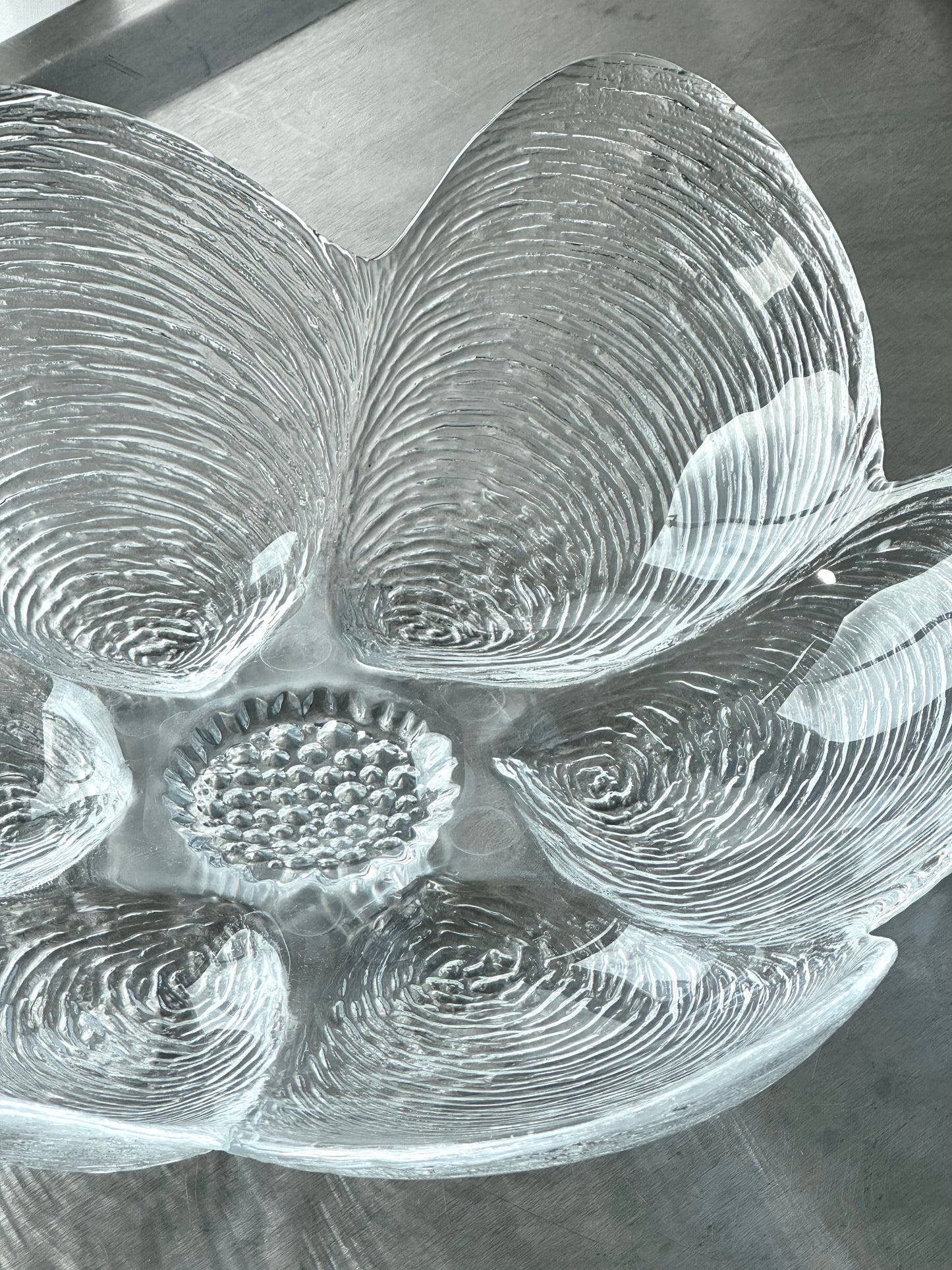 Glass clam dish