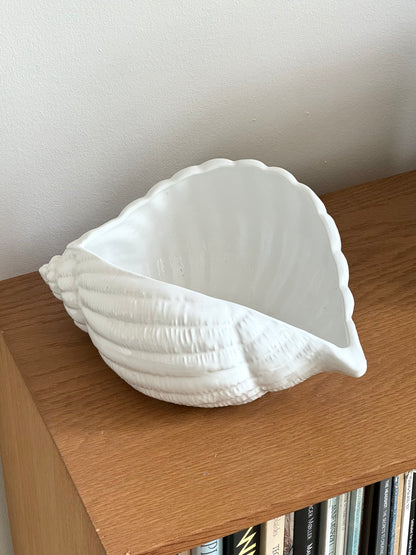 Ceramic clam bowl