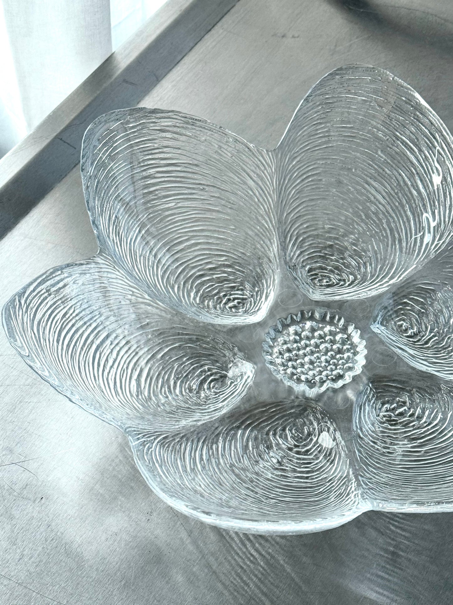 Glass clam dish