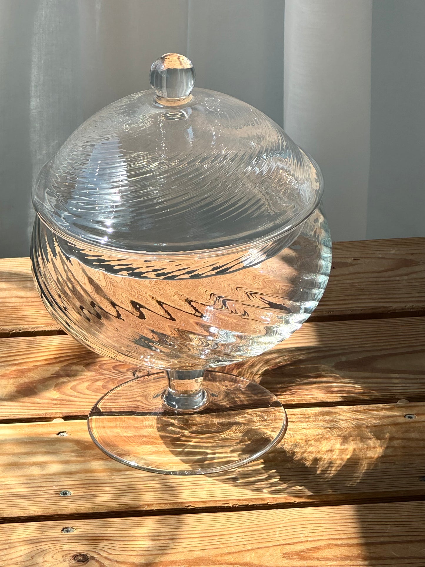Swirling bonbonniere