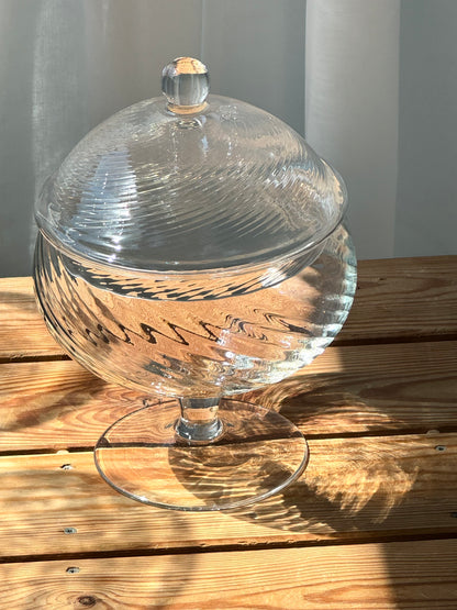 Swirling bonbonniere