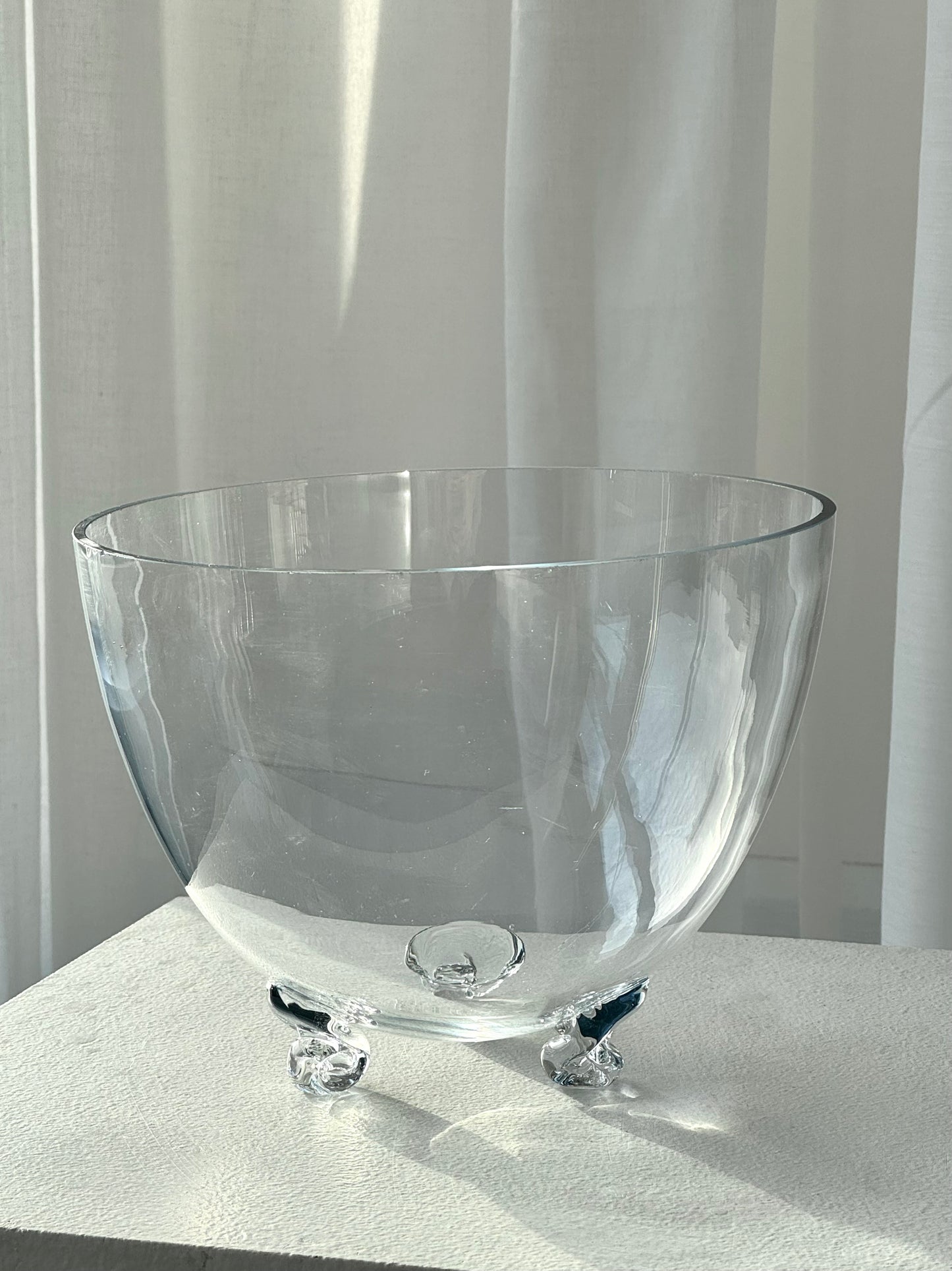 Bowl on feet