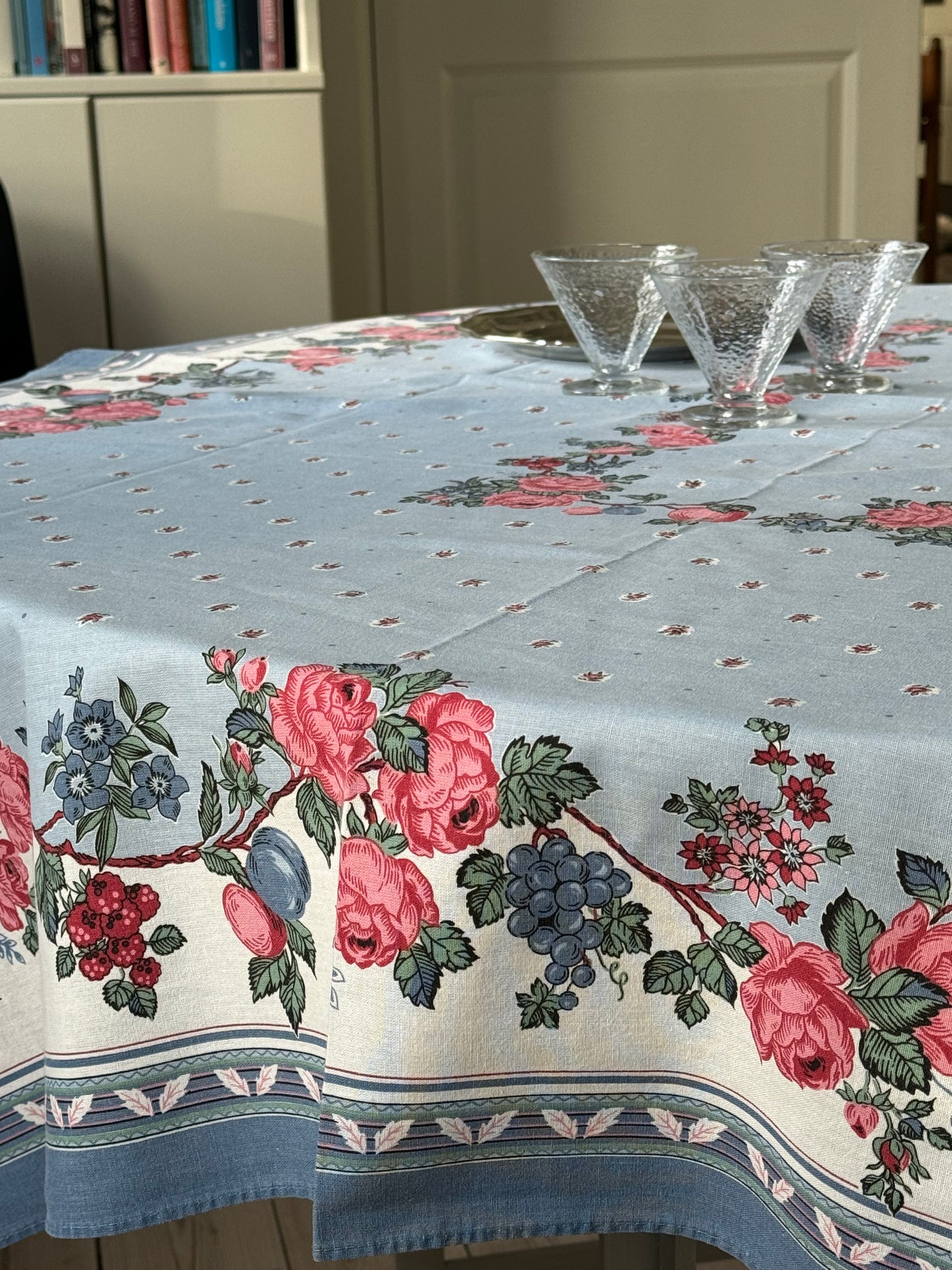 Rose table cloth