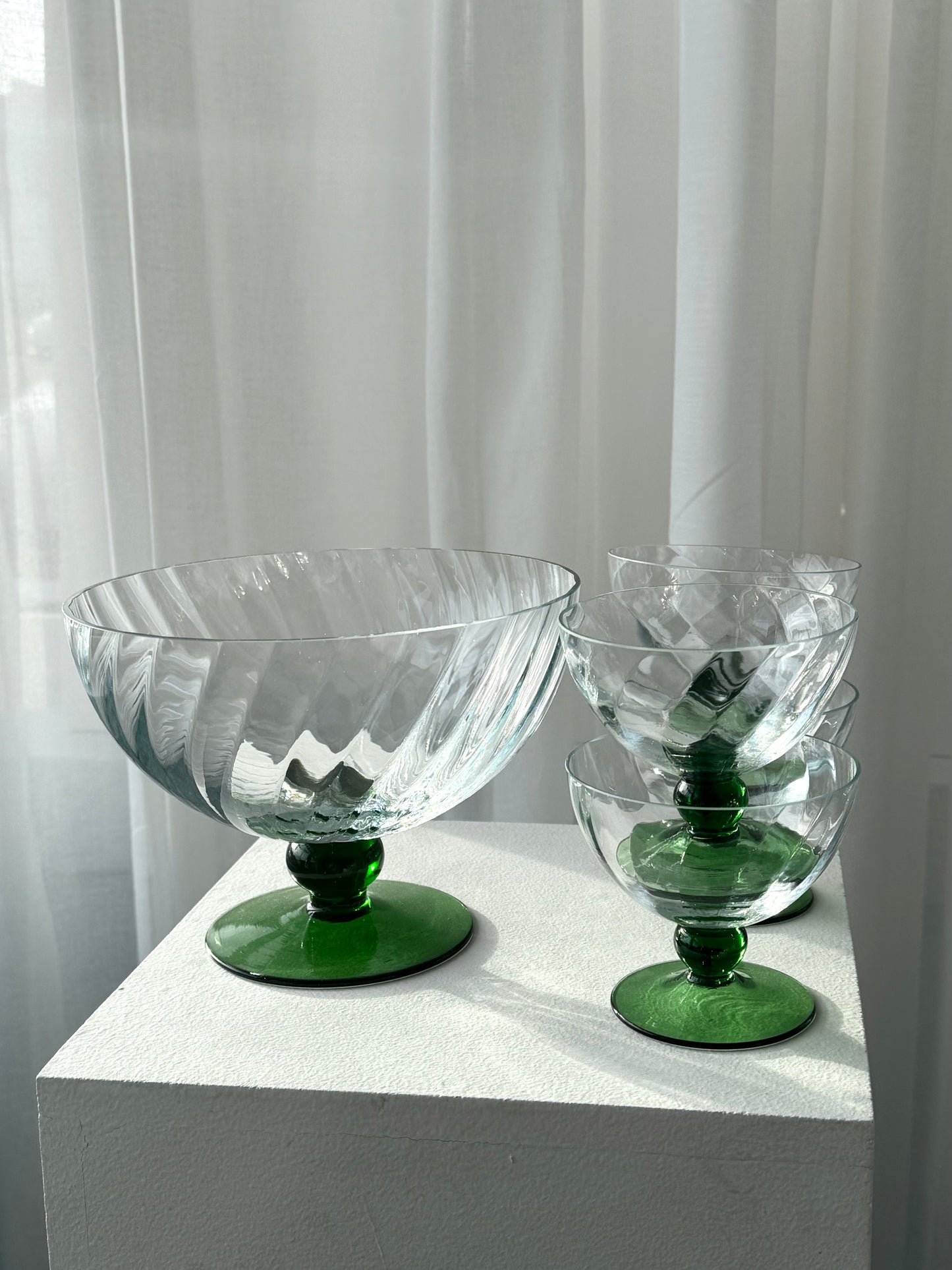 Swirling bowl on foot