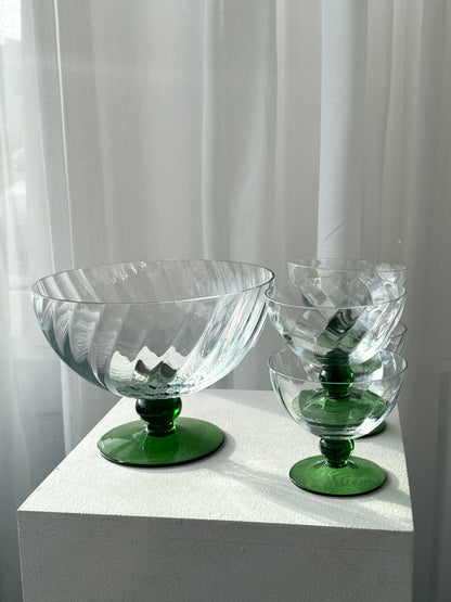 Swirling bowl on foot