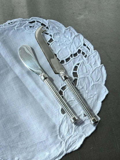 Cheese and butter knife set
