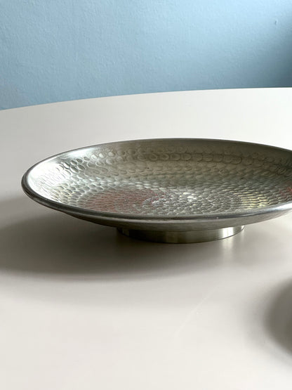 Hammered cake dish