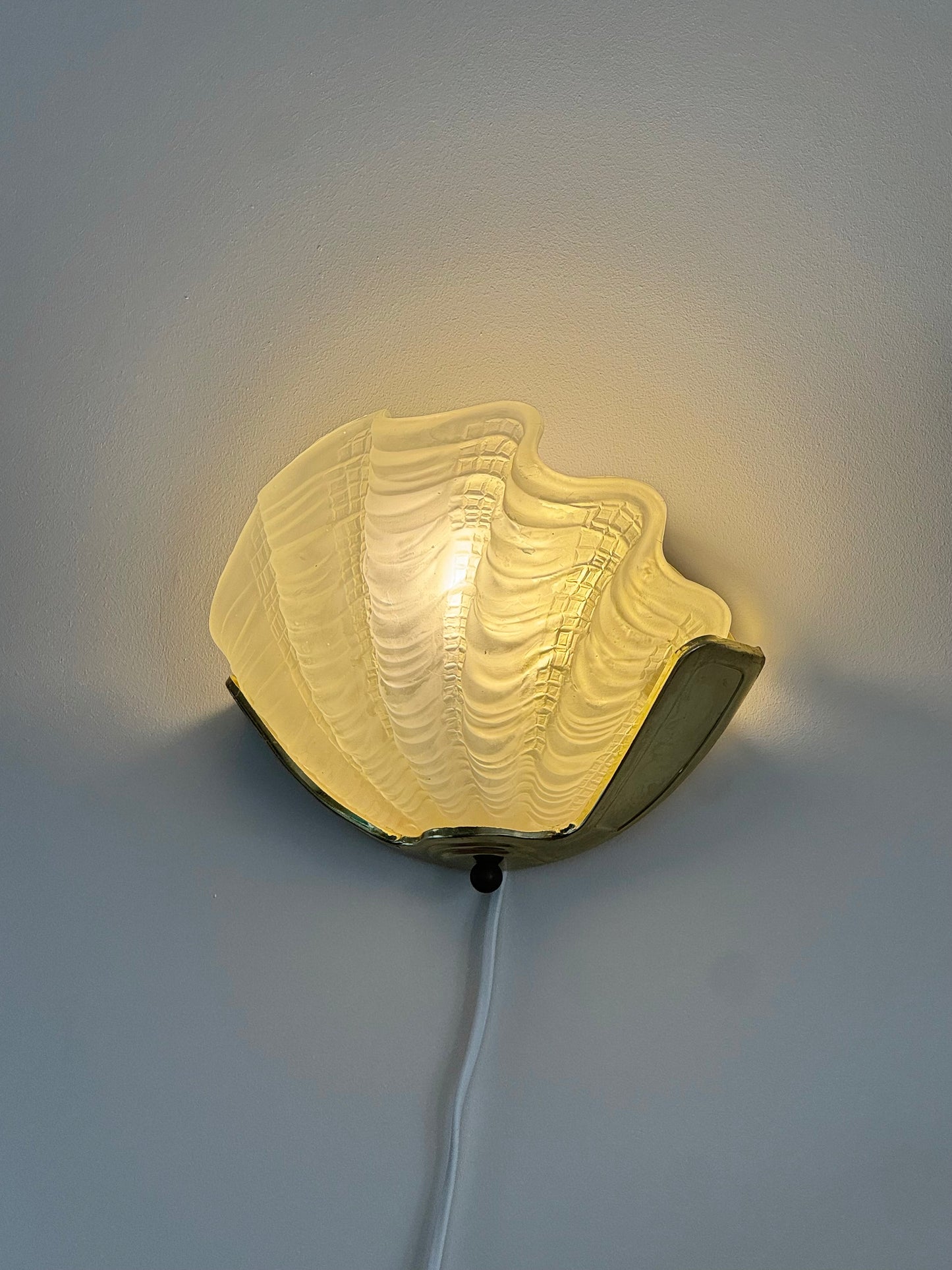 Art deco clam lamp