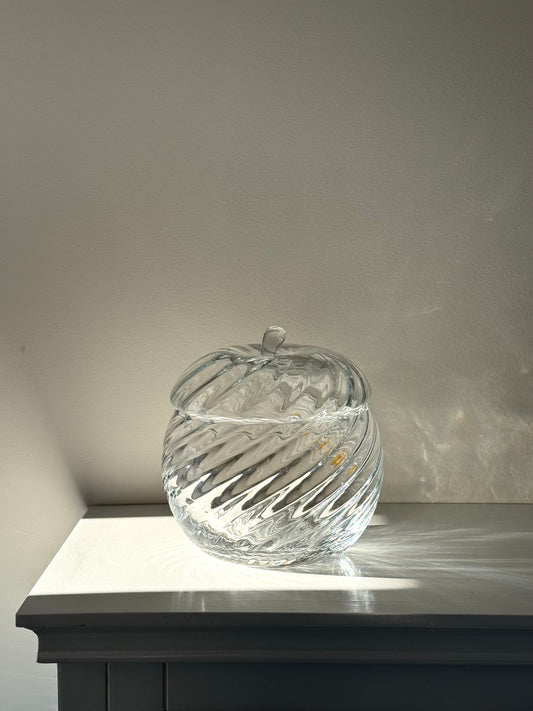 Swirling bonbonniere