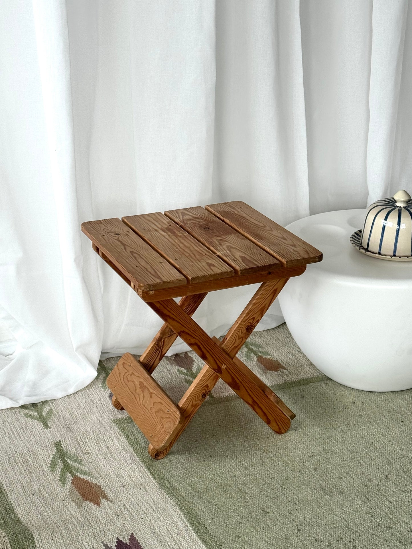 Wooden side table/stool