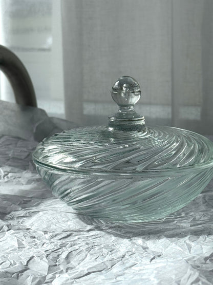 Swirling bonbonniere