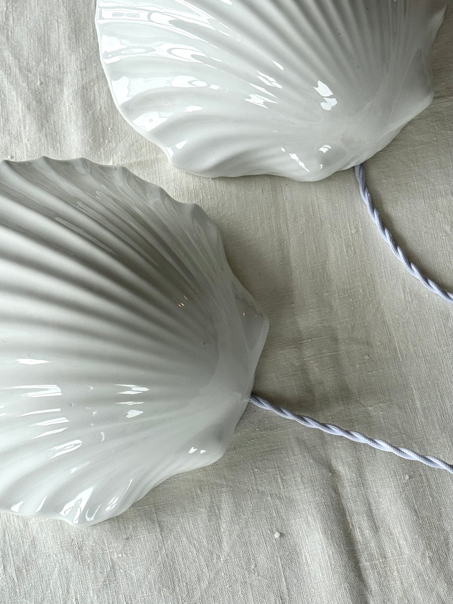 Porcelain clam lamp