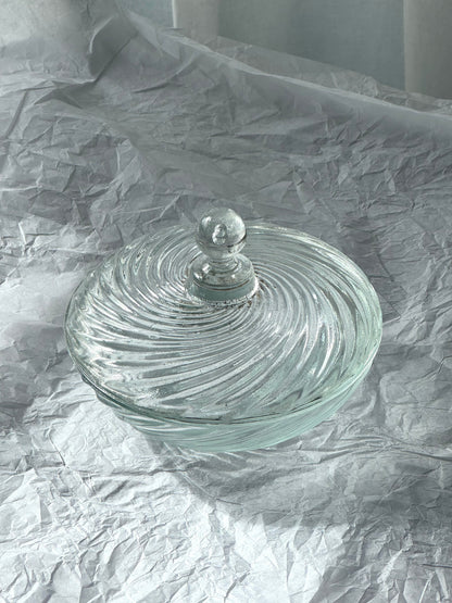 Swirling bonbonniere