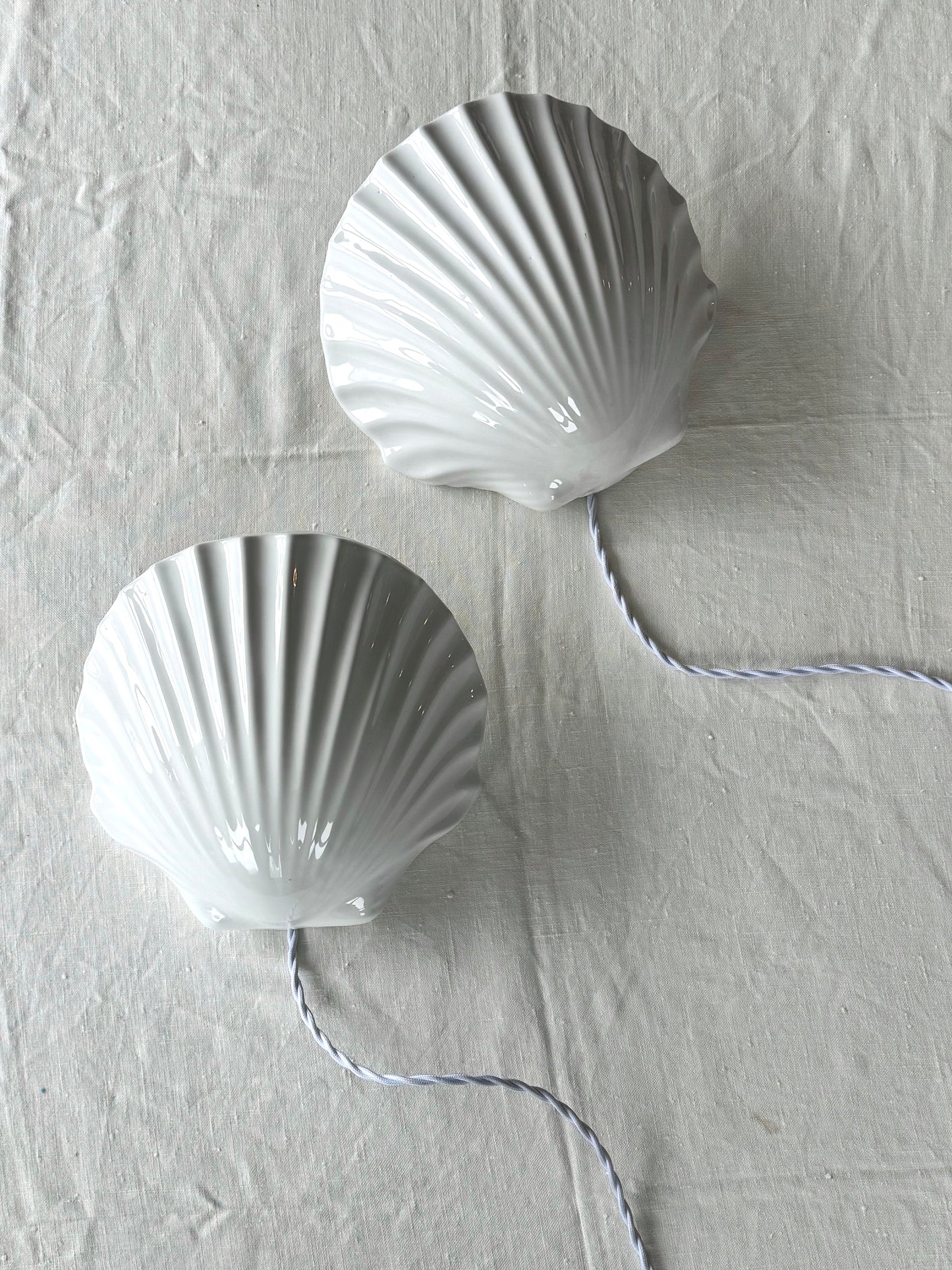 Porcelain clam lamp