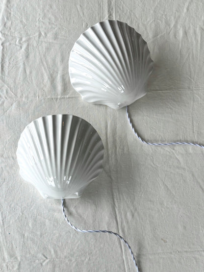 Porcelain clam lamp