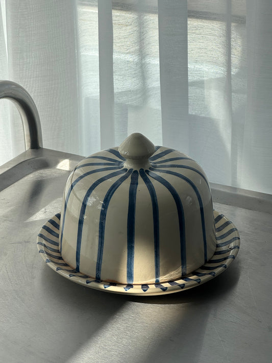 Serving dish with lid