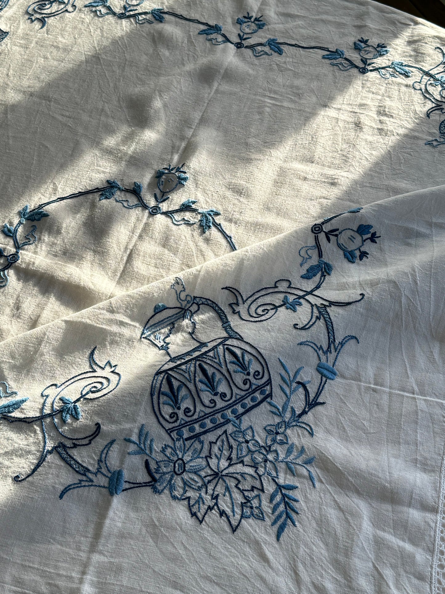 Blue detailed table cloth