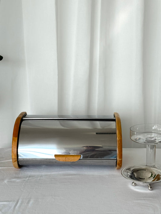 Bread case