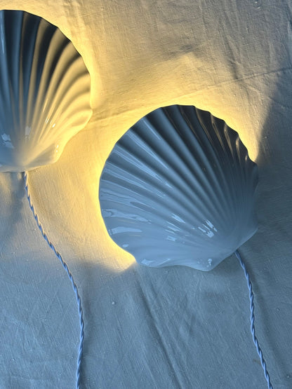 Porcelain clam lamp