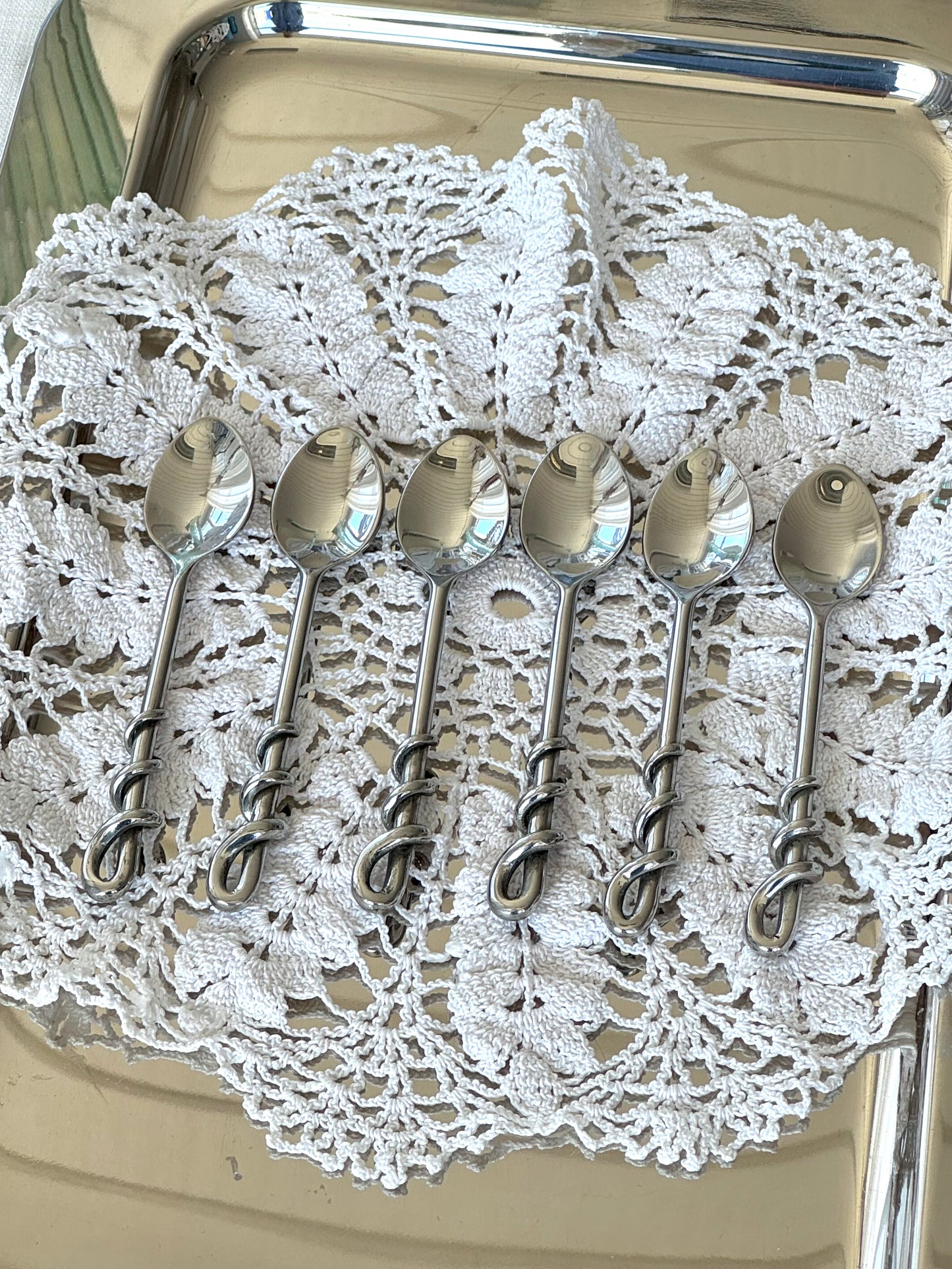 Swirl spoons
