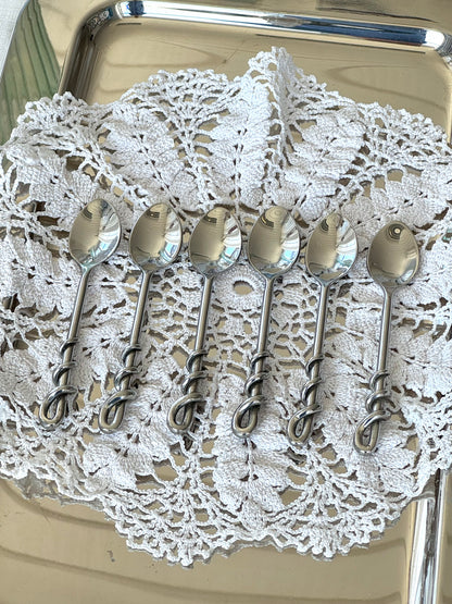 Swirl spoons