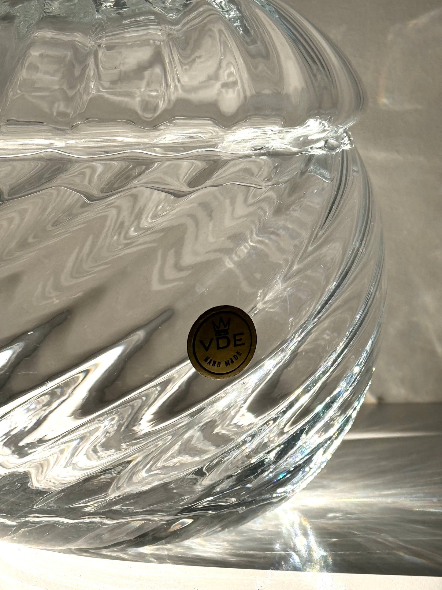 Swirling bonbonniere